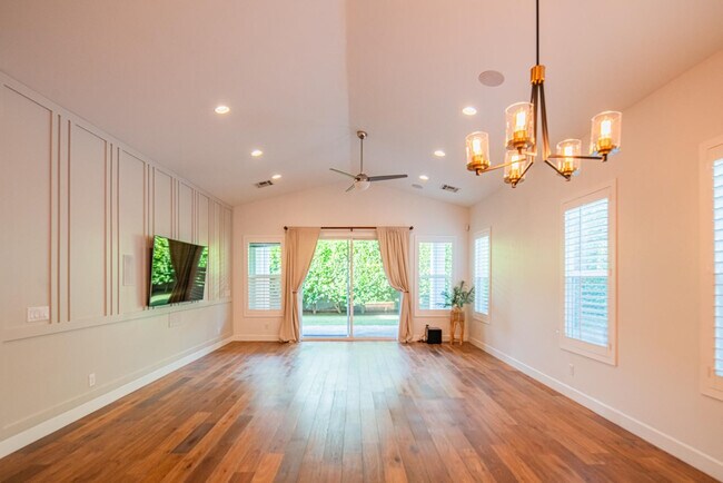 Building Photo - 3850 E Crittenden Ln