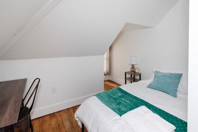 Building Photo - 10628 Lee Ave