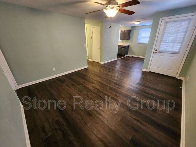 Building Photo - 3877 E Beulah Ave