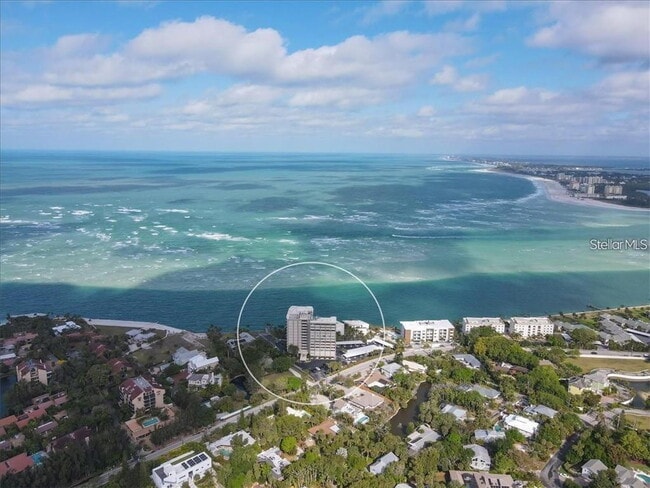 Building Photo - TURNKEY FURNISHED WATERFRONT RENTAL – Live the Island Life on Siesta Key