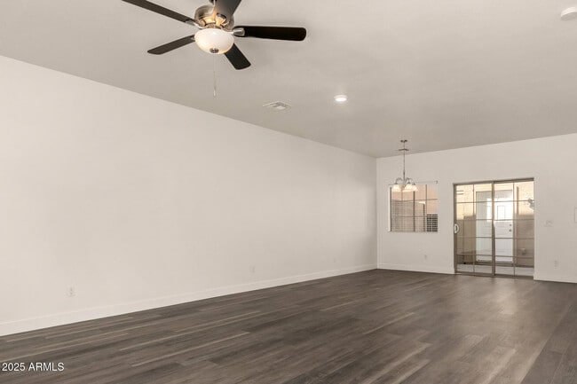 Building Photo - 2838 E Tracy Ln