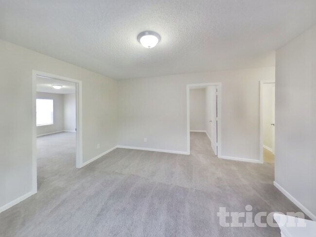 Building Photo - 4518 Connaught W Dr