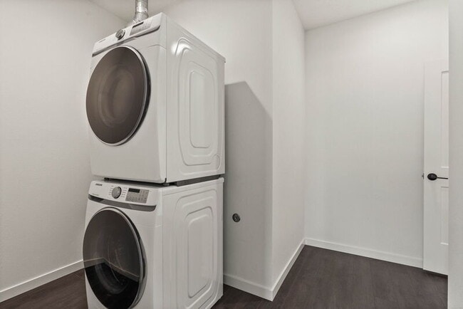 Building Photo - 708 S Crescent Ln