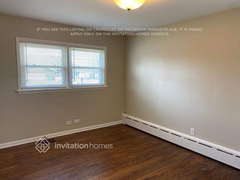 Building Photo - 4628 W 101st St