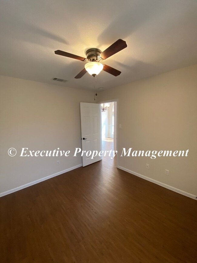 Building Photo - 917 Whirlaway Dr