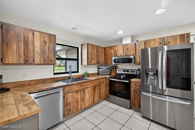 Building Photo - 18185 Hilda Dr