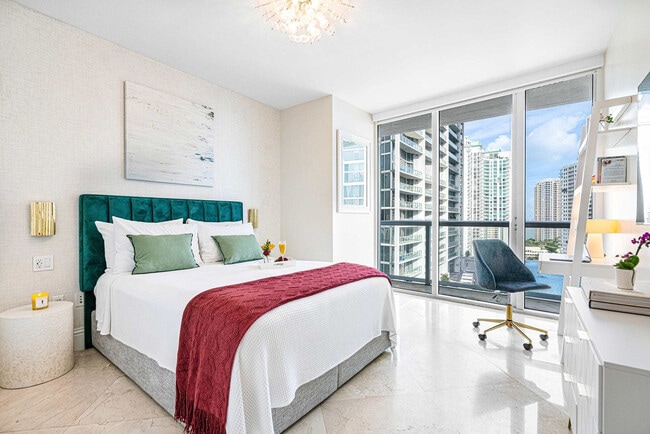 Building Photo - 485 Brickell Ave