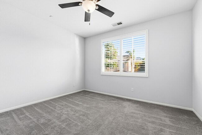 Building Photo - 1460 Mockingbird Ct