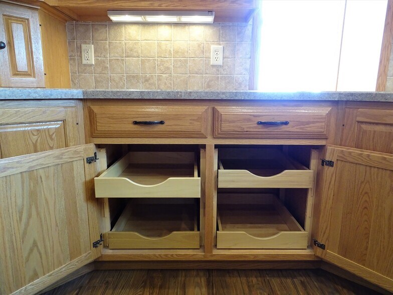 Building Photo - 454 Race Rd