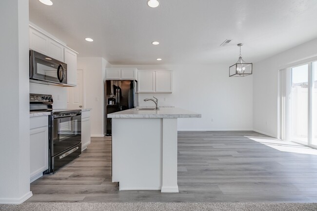 Building Photo - Beautiful 3 Bedroom Townhome for Lease!
