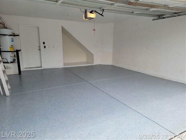 Building Photo - Charming Silverado Ranch Home!