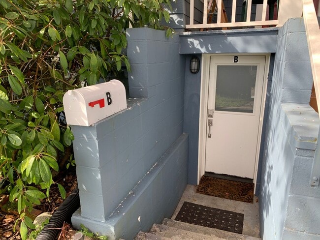 Building Photo - Darling 1 bedroom, 1 bath in the heart of Wallingford!