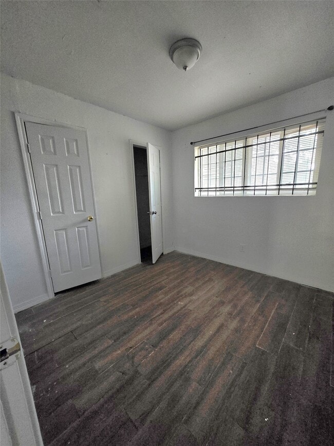 Building Photo - 5530 Elm Spring Dr