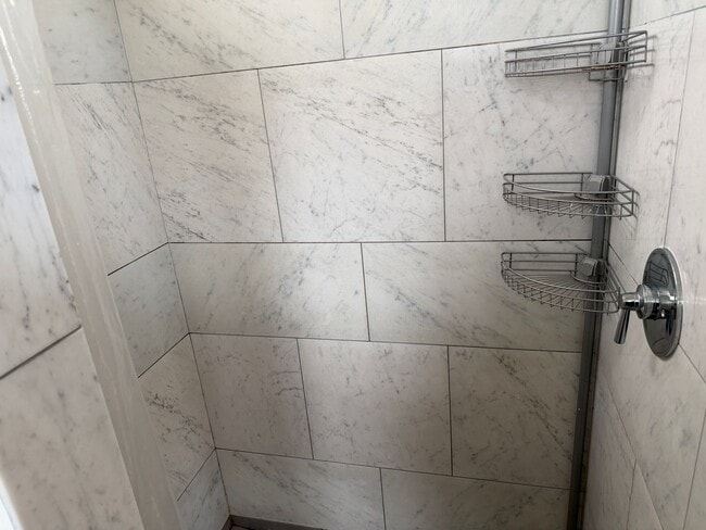 Building Photo - Bright Live-Work Studio with tall ceilings off Lowell Street in Oakland