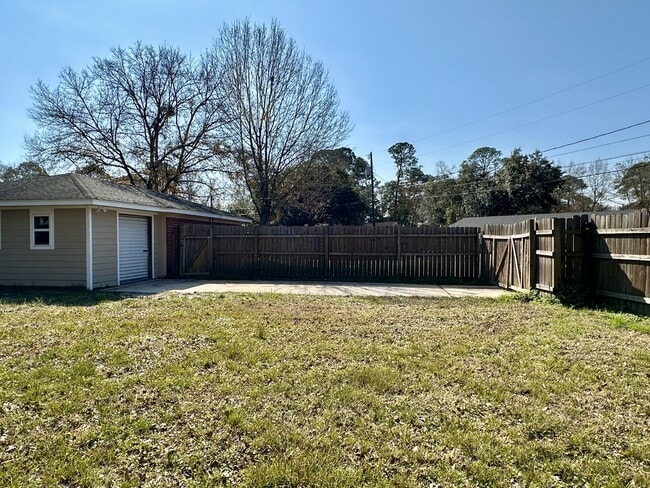 Building Photo - 15508 Hartford Dr