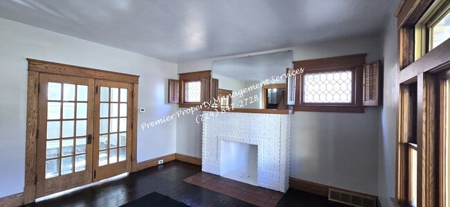 Building Photo - 922 Winslow Ave