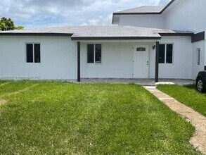 Building Photo - 7400 SW 39th St