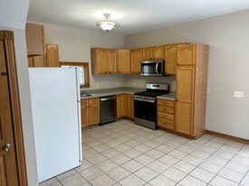 Building Photo - 465 3rd Ave