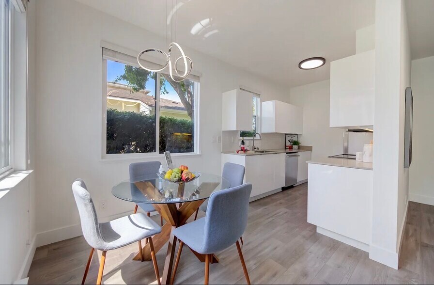 Building Photo - 15 Shoreline Ct