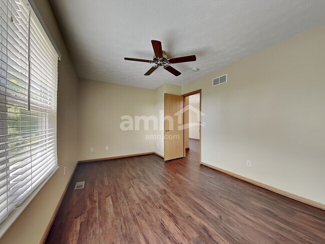 Building Photo - 1302 Shannon Ln