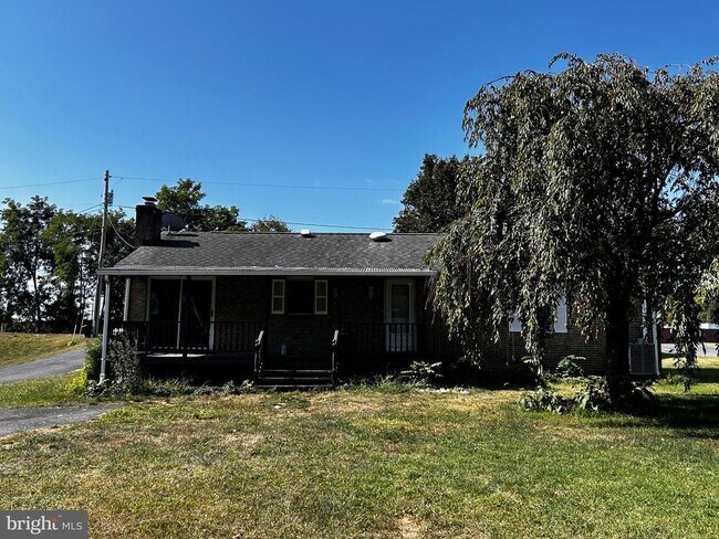 Building Photo - 3290 Shawnee Dr