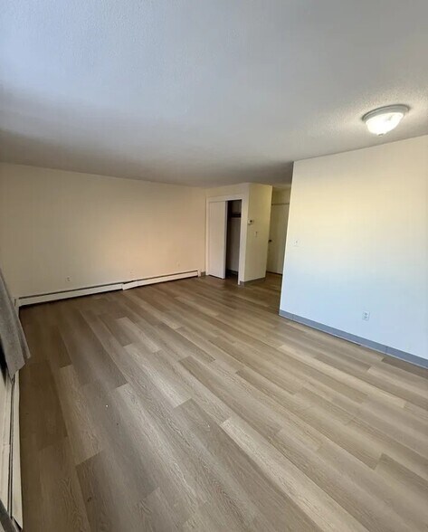 Building Photo - 10 Riverside St