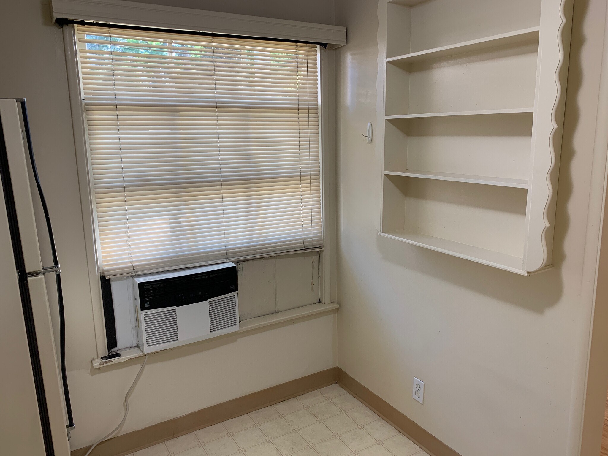 Building Photo - 181 S Marengo Ave