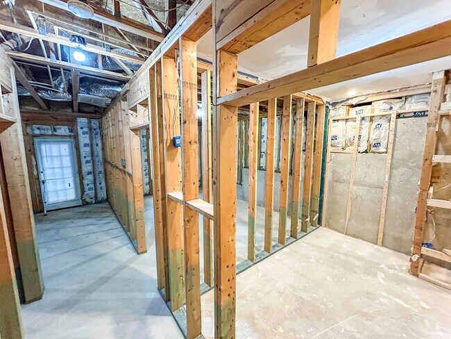 Building Photo - Fantastic 3 BR/2.5 BA Traditional on Full Unfinished Basement in Austell!