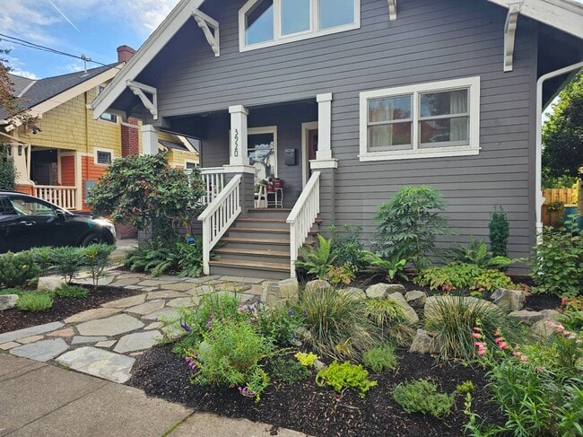 Building Photo - 3920 SE Grant St