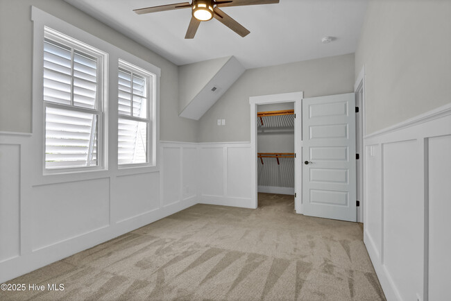 Building Photo - 856 Bedminister Ln