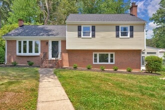 Building Photo - Beautiful Renovated 4 Bedroom 2.5 Bathroom Home for Rent!