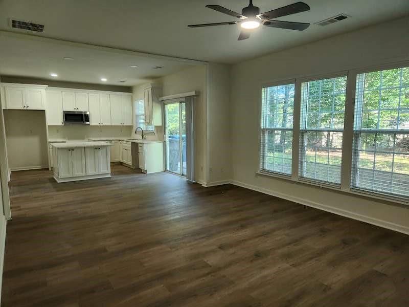 Building Photo - 2025 Kyrle Ln NW