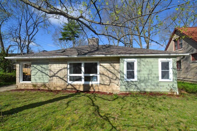 Building Photo - 830 S Woodlawn Ave