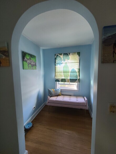 Reading Nook - Second Floor (6' x 5') - 557 Park Rd
