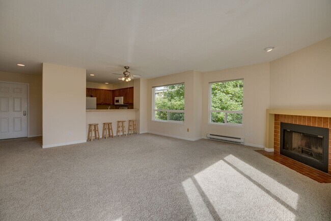 Building Photo - Downtown Mercer Island Condo Available Now!