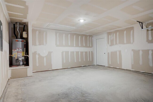 Building Photo - 121 Roanwood Dr