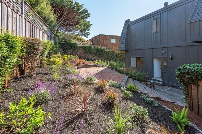 Building Photo - 15 Linda Vista Ave