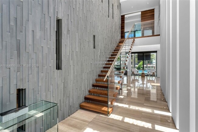 Building Photo - 528 Lakeview Ct