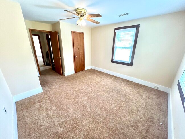 Building Photo - 881 Belvedere Clearwater Rd