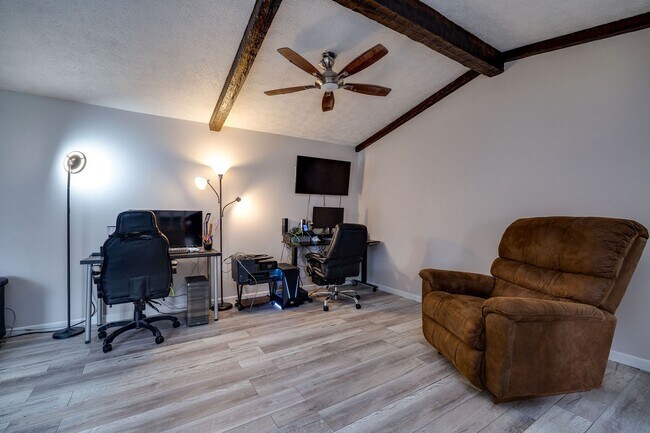 Building Photo - COME SEE THIS BEAUTY!