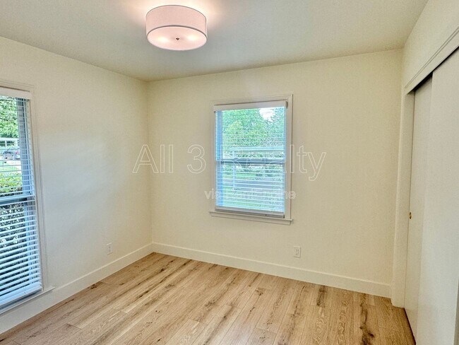 Building Photo - 3224 Little John Dr