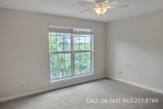 Building Photo - 700 Daniel Ellis Dr