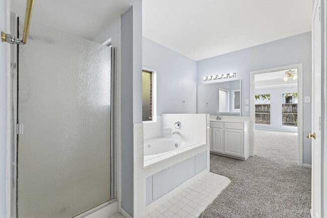 Building Photo - 3311 Whitebud Dr