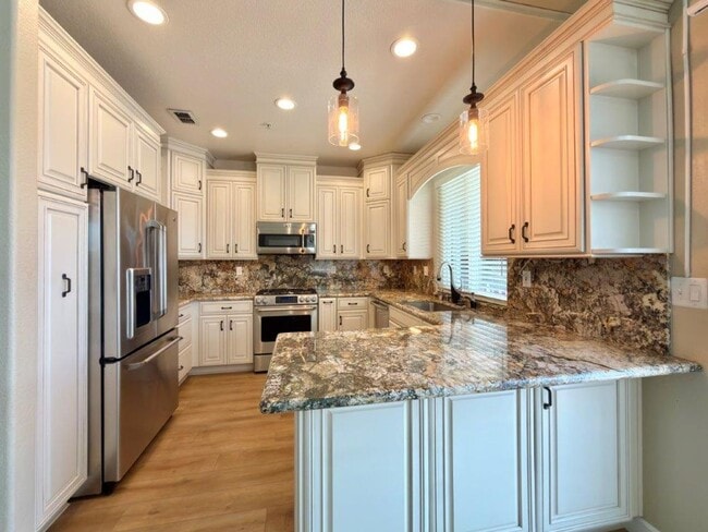 Building Photo - Coveted Napa Yacht Club 3 Bedrooms, 2 1/2 Bathrooms, w/ 1st Level Primary Bedroom/Bath