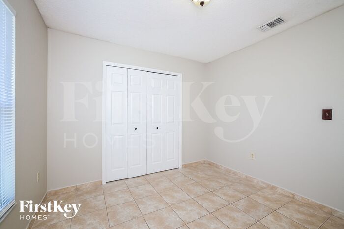 Building Photo - 585 Koala Dr