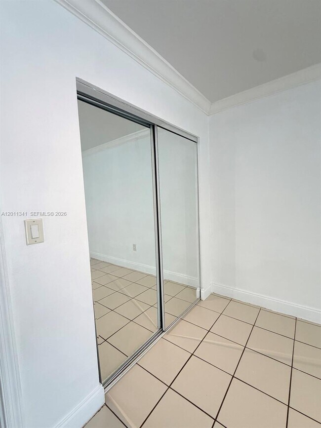 Building Photo - 820 Salzedo St