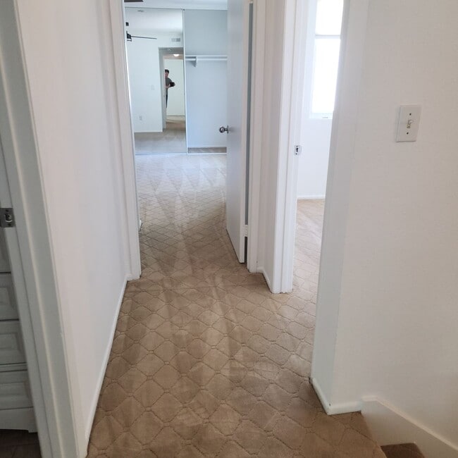 Building Photo - Tierrasanta 4 bedroom 2.5 bath townhouse w...