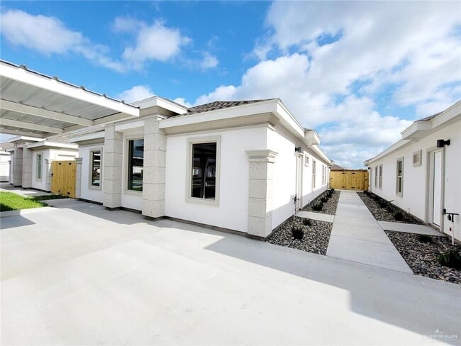 Building Photo - 14 Sandpiper Ave