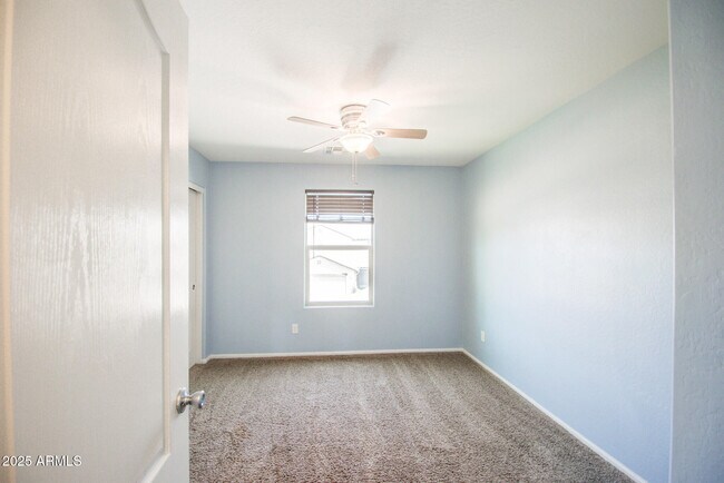 Building Photo - 4068 E Devon Dr