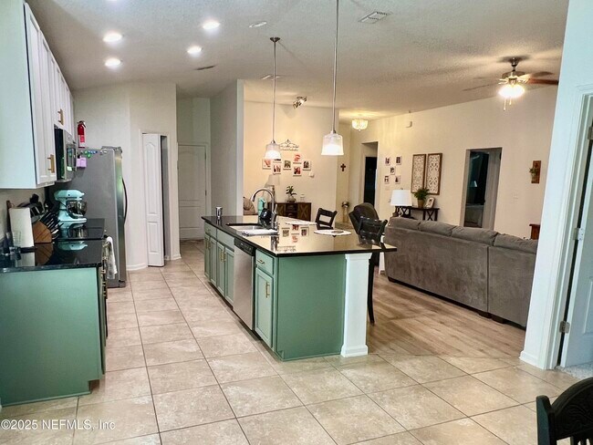 Building Photo - 3631 Shrewsbury Dr